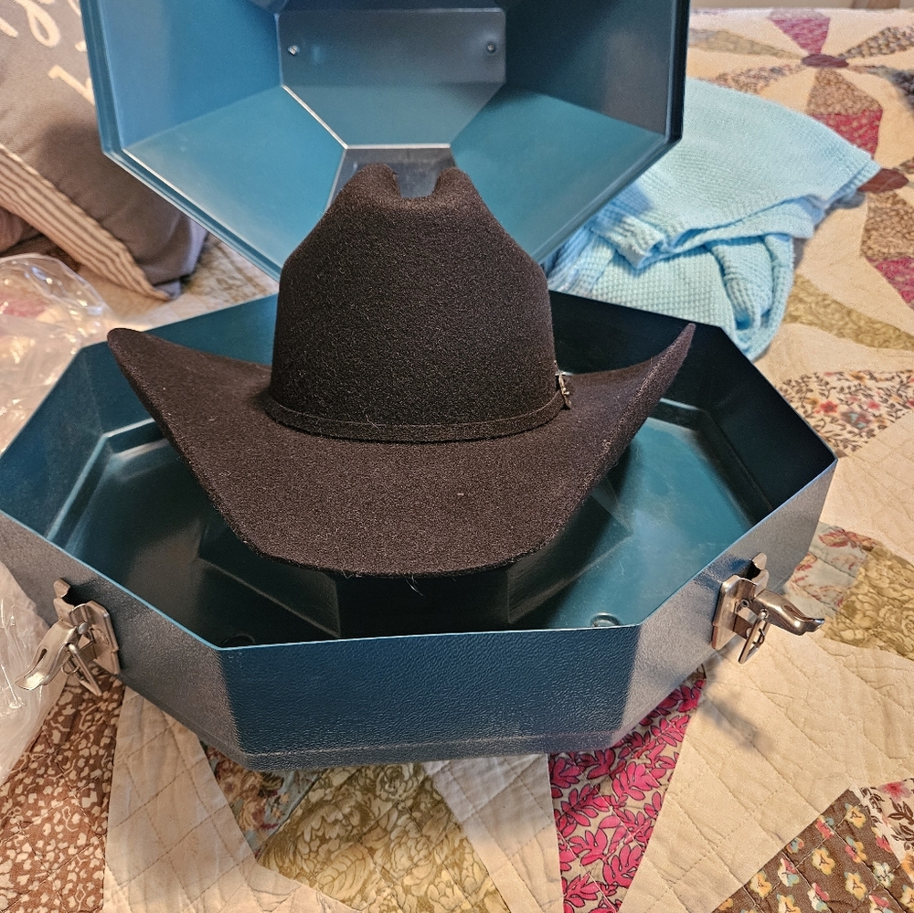 Cowboy hat and can